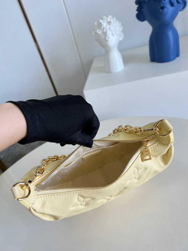 l0*is V*t0n over the moon