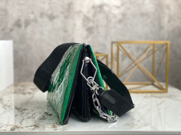 l0*is V*t0n coussin pm