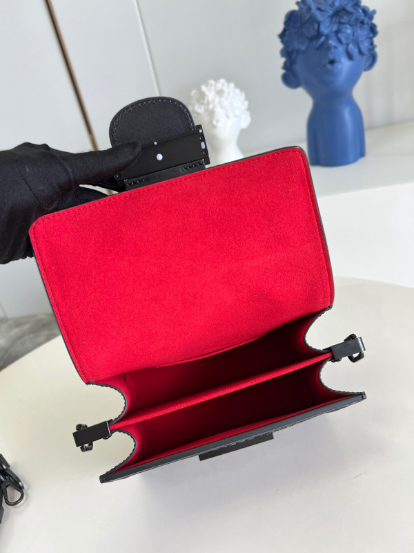 l0*is V*t0n dauphine mini