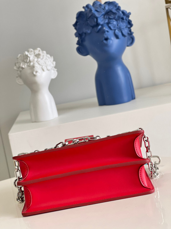 l0*is V*t0n dauphine mm