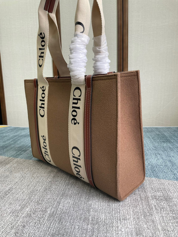 CHLOÉ MEDIUM WOODY TOTE BAG