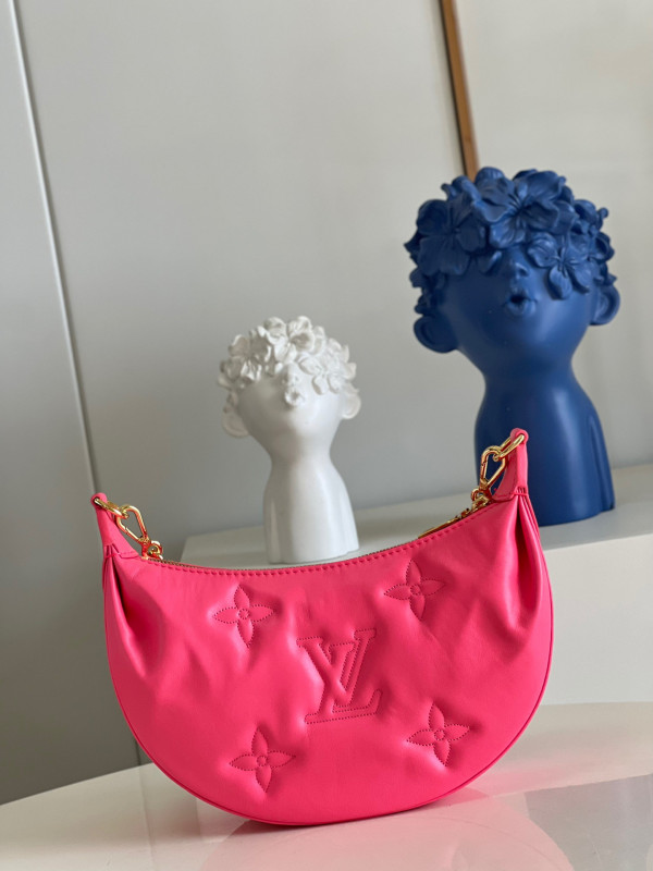 l0*is V*t0n over the moon