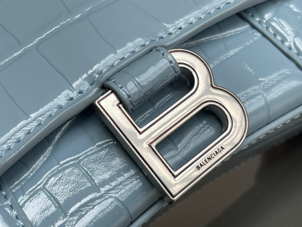 Ba*len*cia*ga hourglass