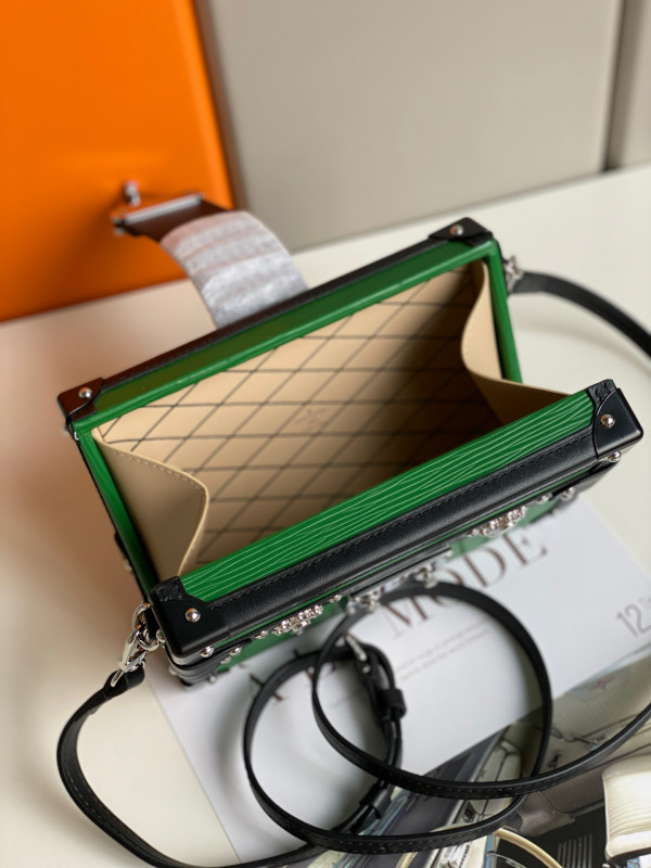 l0*is V*t0n petite malle