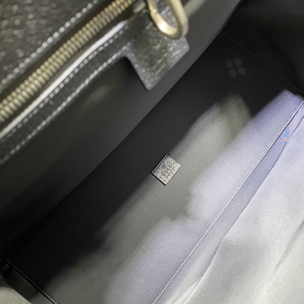 G*u*i off the grid tote bag