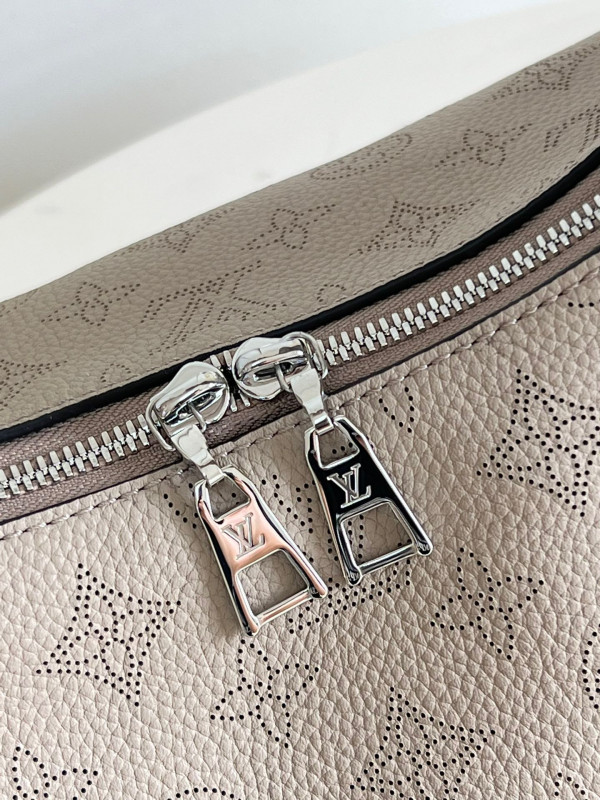 l0*is V*t0n why knot