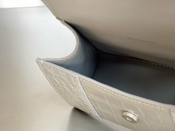 Ba*len*cia*ga hourglass