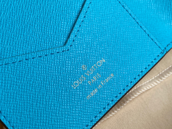 l0*is V*t0n passport cover