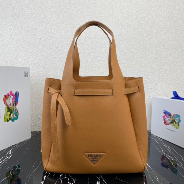 Pra*a leather tote