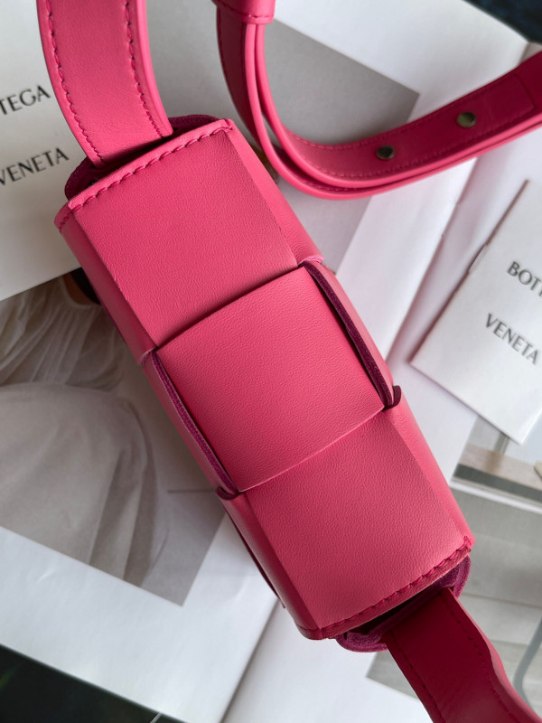 bo*te*ga Ve*ne*ta candy mini cassette-12*8*4cm