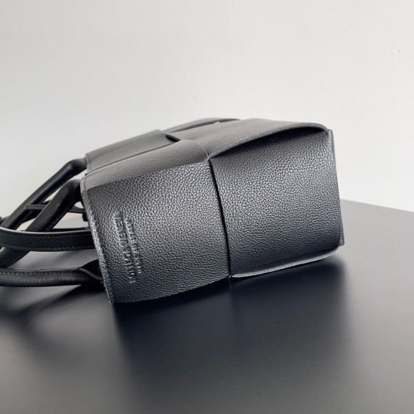 bo*te*ga Ve*ne*ta arco mini tote