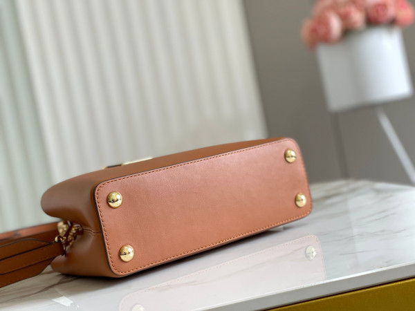 l0*is V*t0n capucines bb