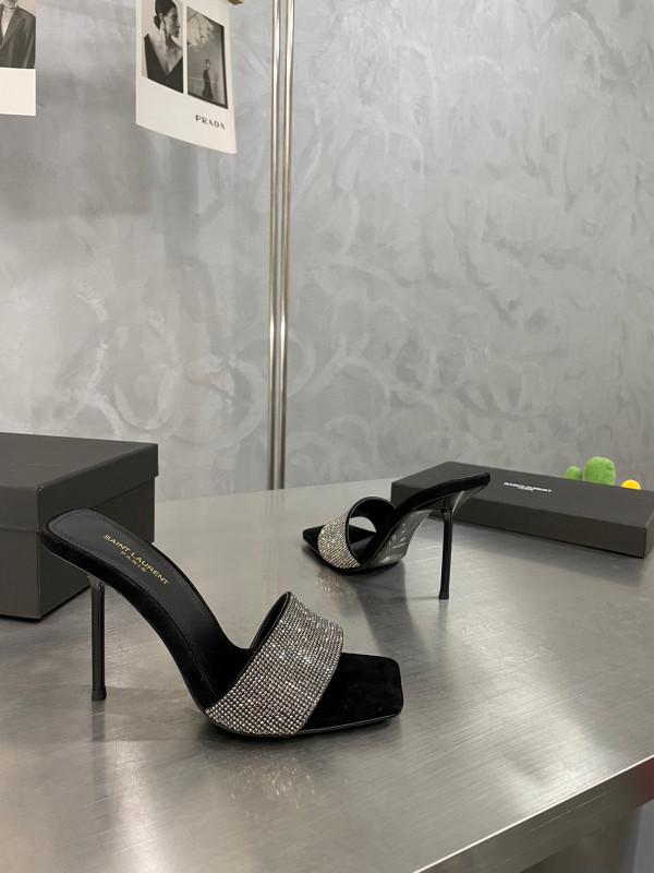 Y*L lucking evening mule