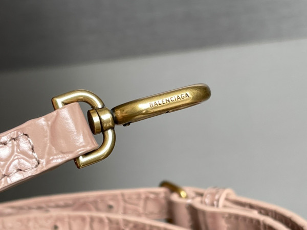 Ba*len*cia*ga hourglass