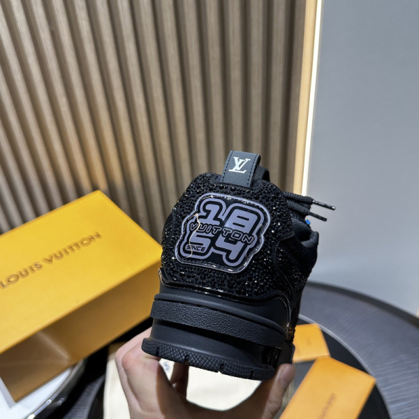 l0*is V*t0n trainer sneaker