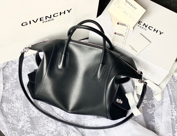 GIENVCHY ANTIGONA SOFT