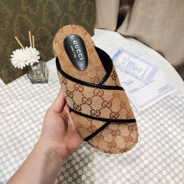 G*u*i gg multicolor platform sandal