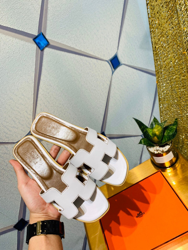 H**mes sandals