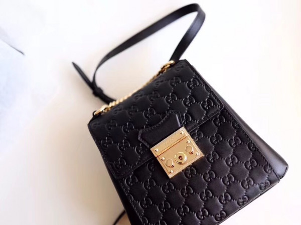 G*u*i padlock signature backpack