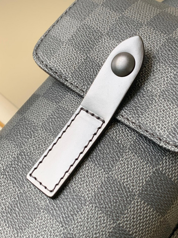 l0*is V*t0n christopher backpack