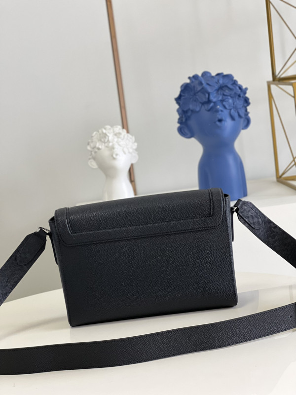 l0*is V*t0n new flap messenger