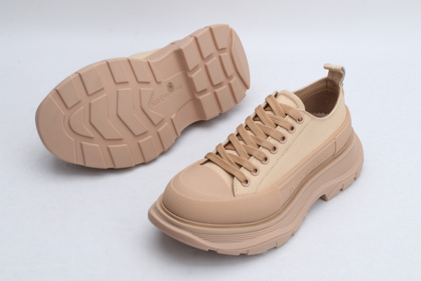 ale*d*r M*Q*en tread slick lace up