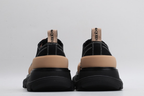 ale*d*r M*Q*en tread slick lace up