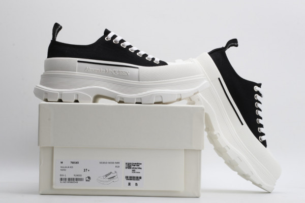 ale*d*r M*Q*en tread slick lace up