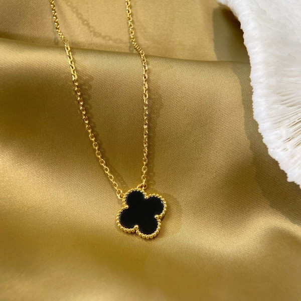 V*N CL*F & arpels  perlée necklace