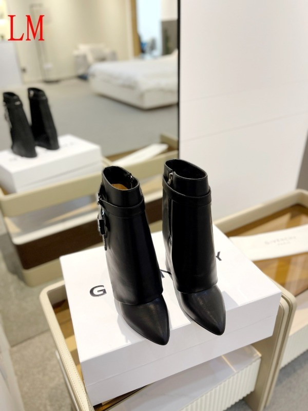 Gienvchy Boots