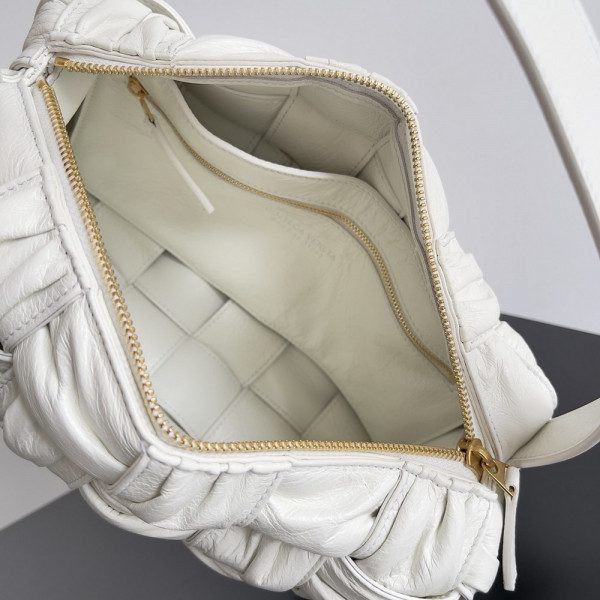 bo*te*ga Ve*ne*ta brick cassette