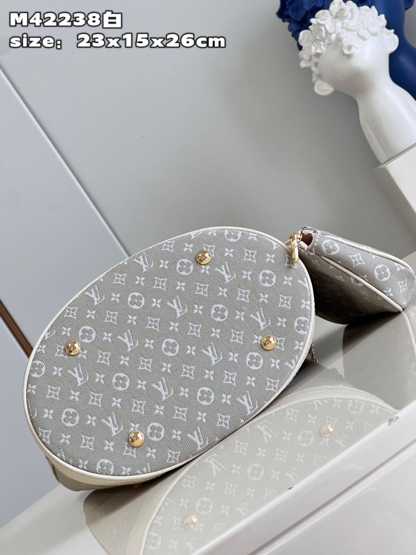 l0*is V*t0n nano bucket