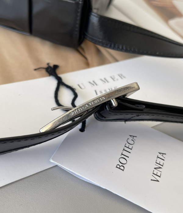 bo*te*ga Ve*ne*ta cassette-23*15*5.5cm