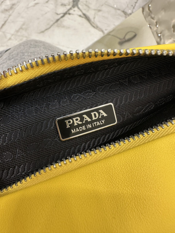 Pra*a triangle bag
