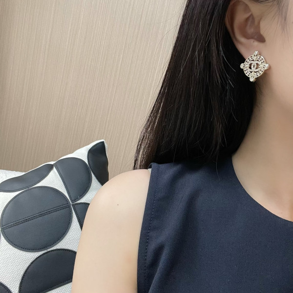 CL EARRINGS