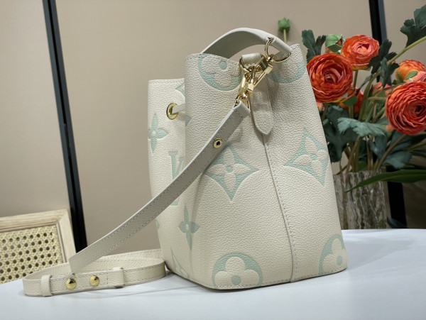 l0*is V*t0n nÉonoÉ bb