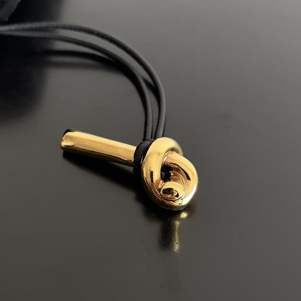 bo*te*ga Ve*ne*ta long clutch andiamo with handle