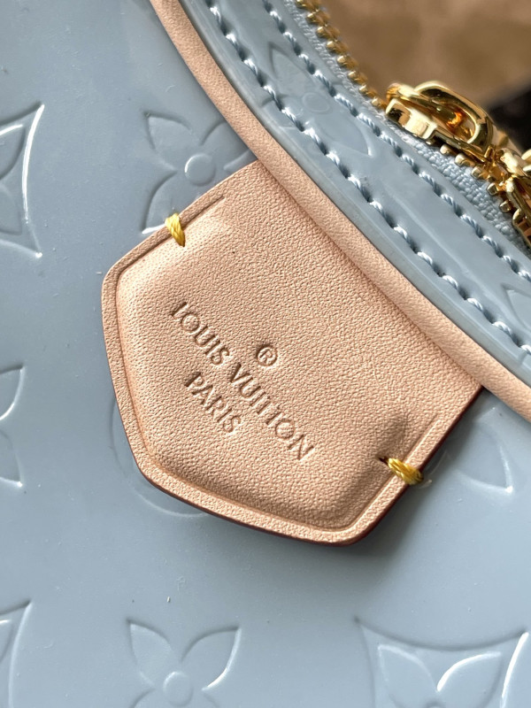 l0*is V*t0n croissant pm