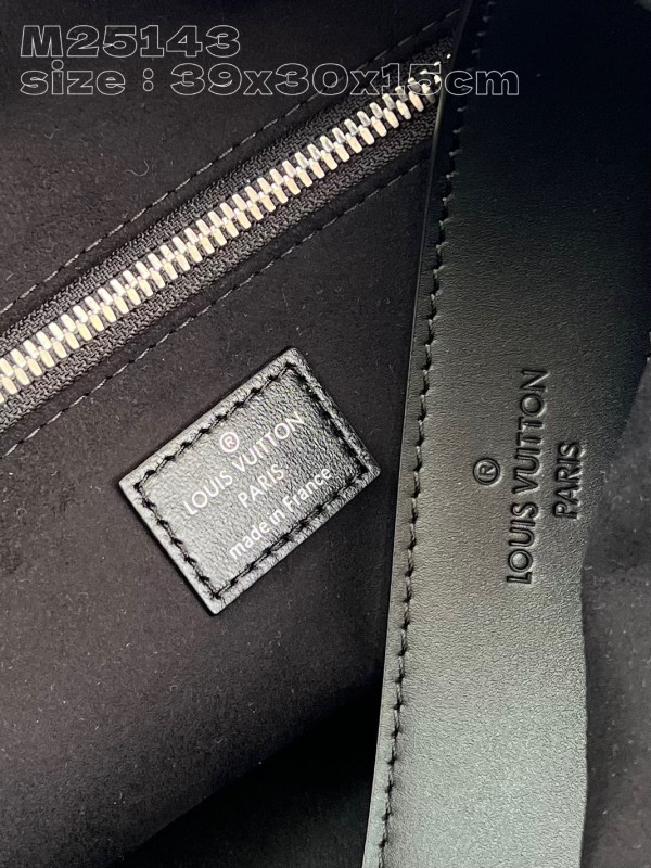 l0*is V*t0n carryall mm- 39 x 30 x 15cm