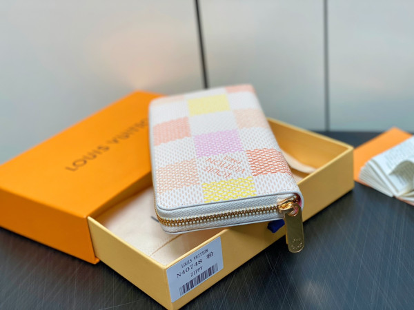 l0*is V*t0n zippy wallet-19.5*10.5*2.5 cm