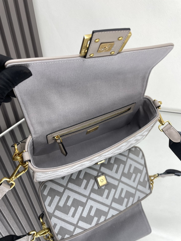 F**di baguette-26*13*6cm