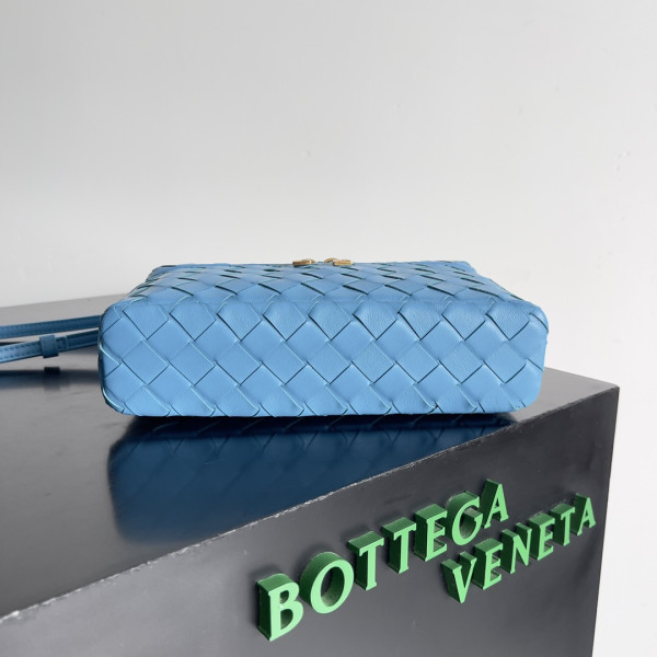bo*te*ga Ve*ne*ta  vanity case crossbody bag