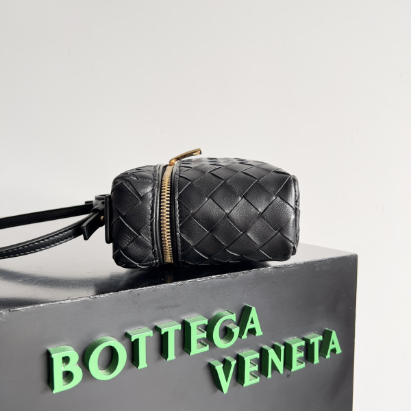 bo*te*ga Ve*ne*ta  vanity case crossbody bag