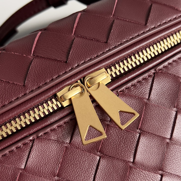 bo*te*ga Ve*ne*ta  vanity case crossbody bag