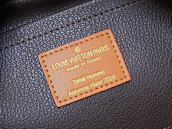 l0*is V*t0n locker dopp kit bag-23*13*12cm