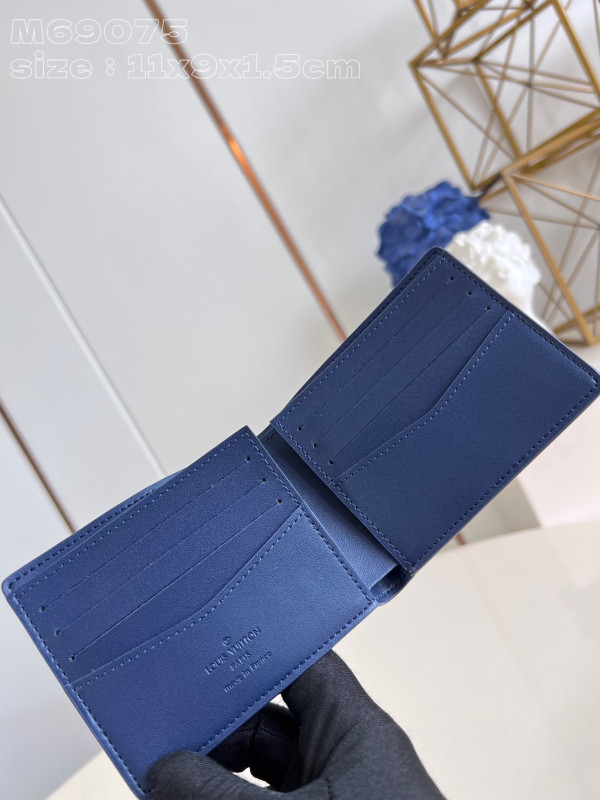 l0*is V*t0n slender wallet-11*8.5*2cm