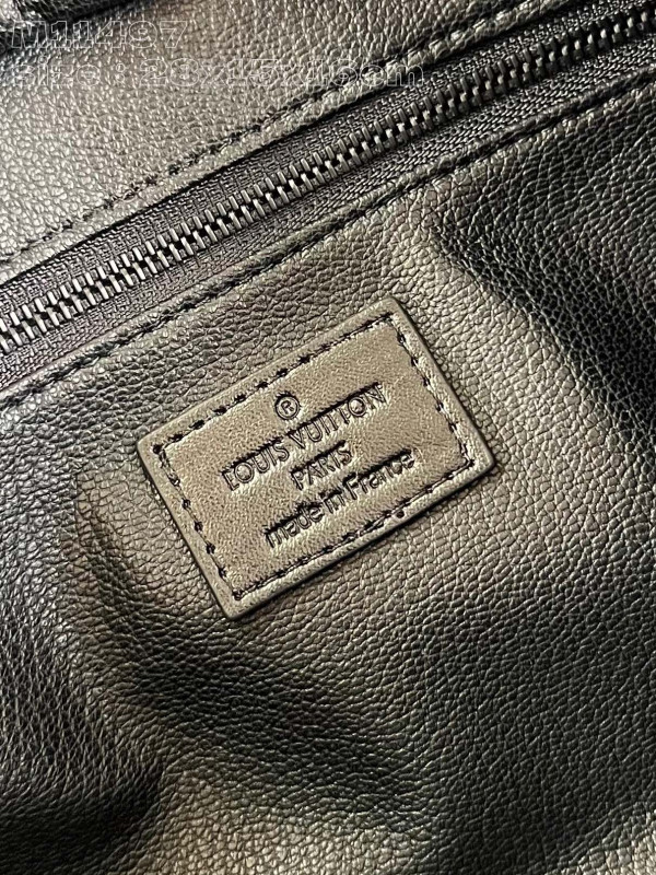 l0*is V*t0n locker dopp kit bag-23*13*12cm