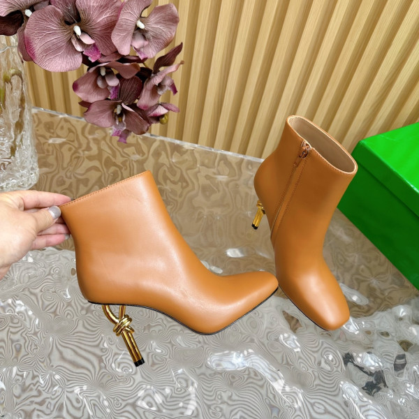 bo*te*ga Ve*ne*ta  knot ankle boot