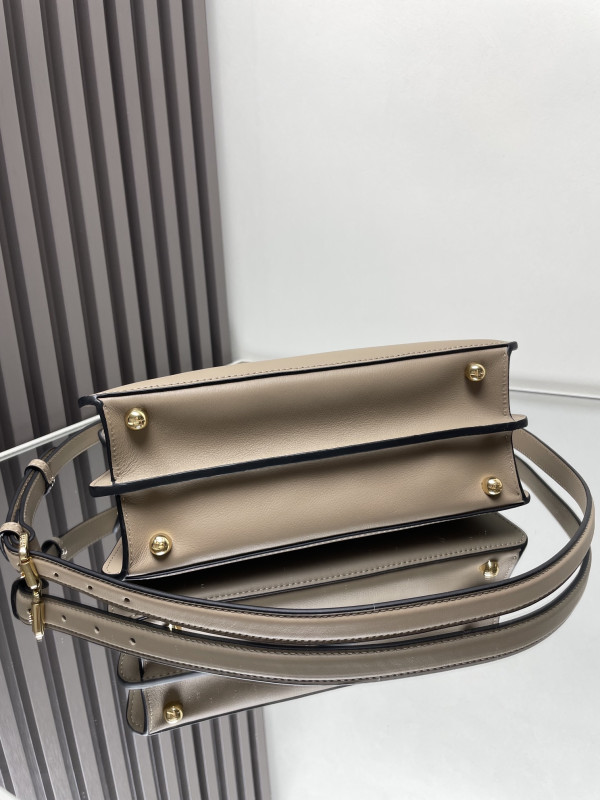 F**di peekaboo iseeu small-27x21x11cm