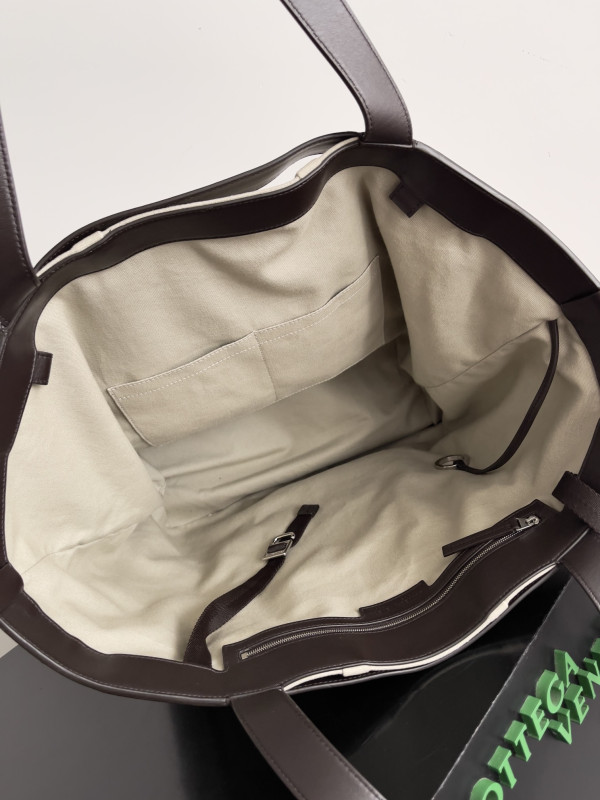 bo*te*ga Ve*ne*ta arco tote